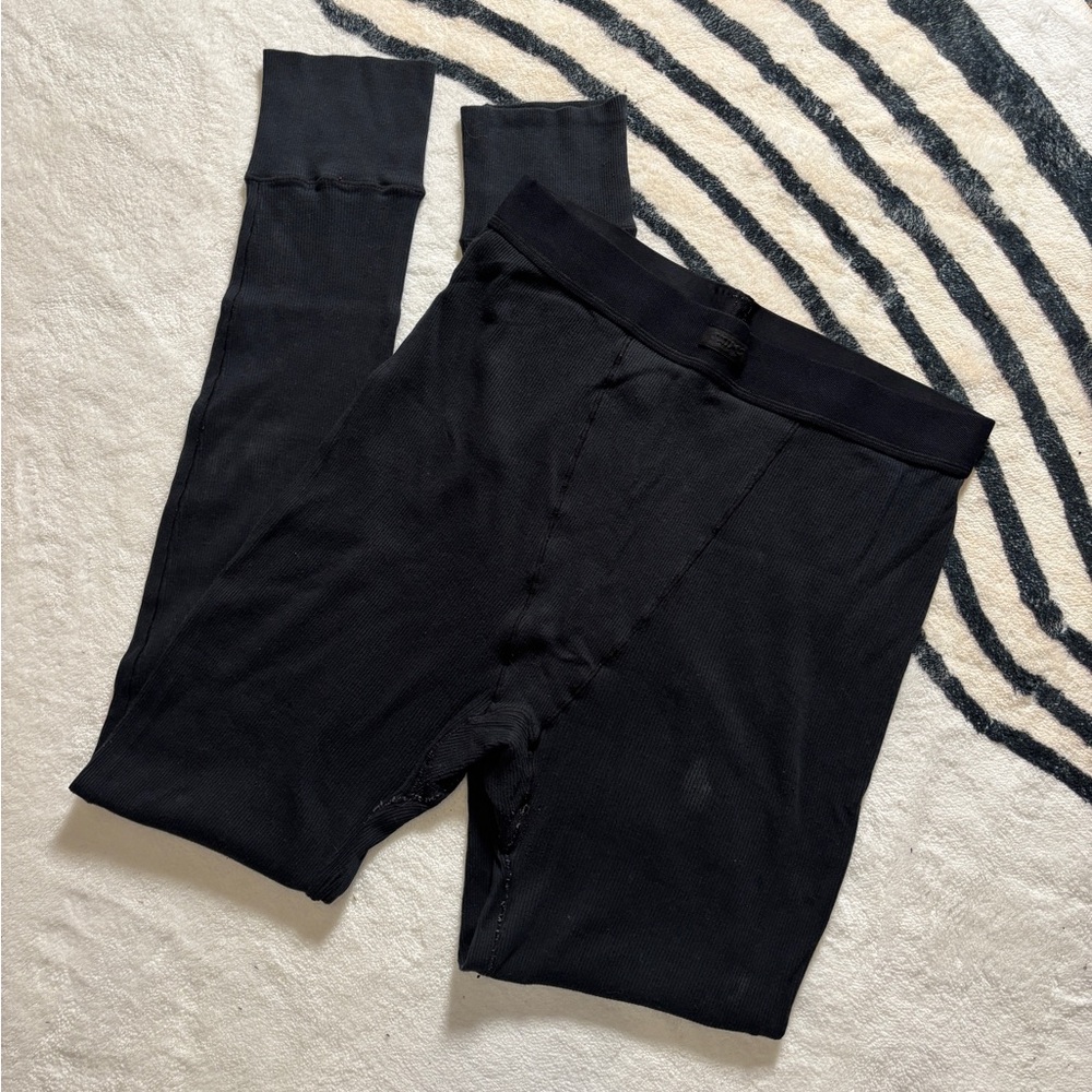 SKIMS Black Leggings